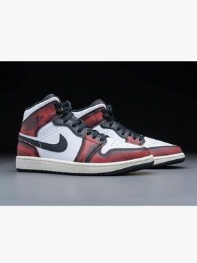 NIKE AIR Jordan 1 MID SE, Black/Infrared 23, Various Sizes US 💫 (10, 10.5, 11)